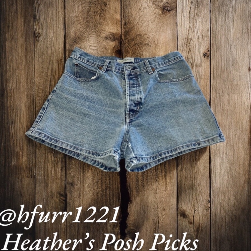 GAP SHORTS SIZE 10